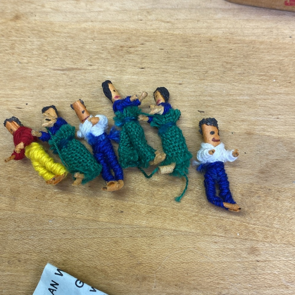 Guatemala worry dolls hand made string box vintage folklore superstition